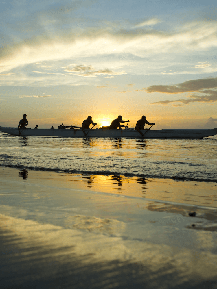 East Coast Half Day Tour of Tahiti - Locals Rowing a Boat