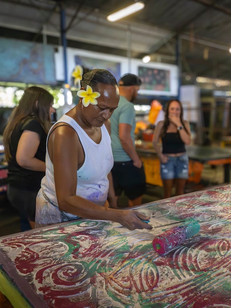 East Coast Half Day Tour of Tahiti - Silk Screening