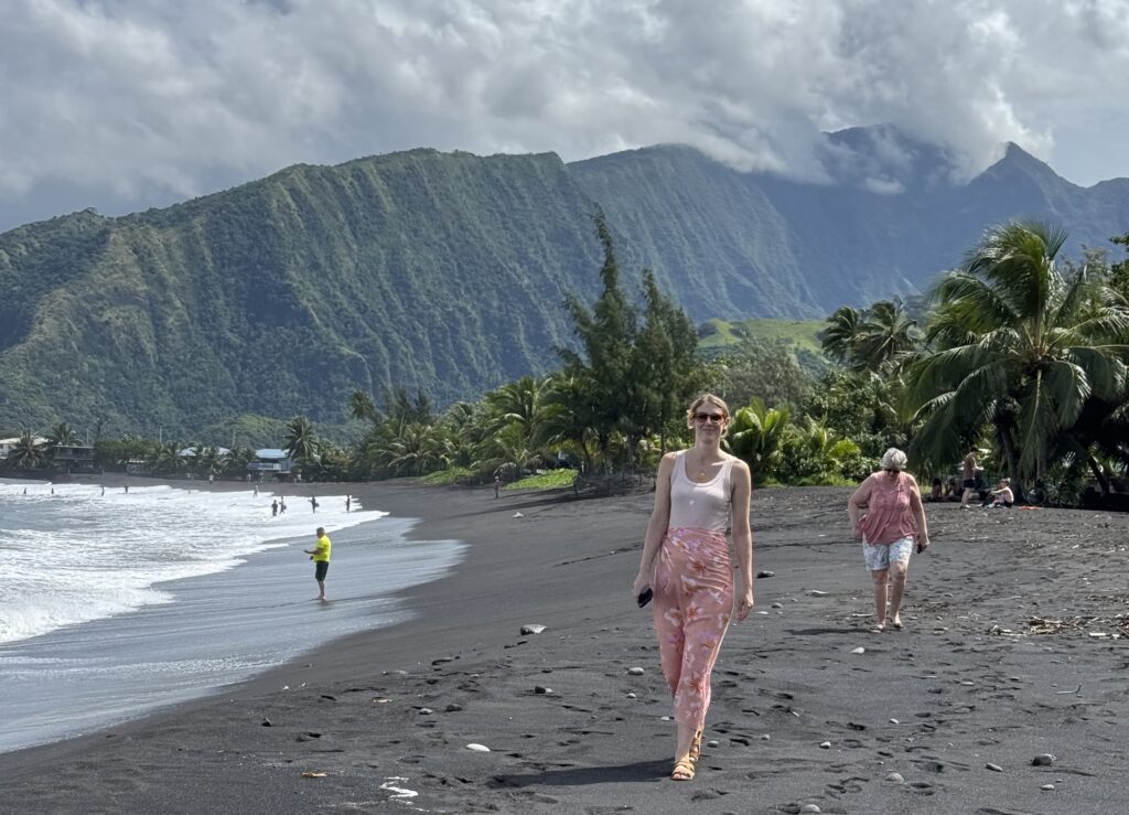 West Coast of Tahiti Half Day Tours - Walking on the Beach